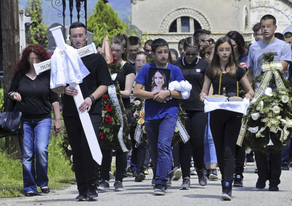 Maturantkinja sahranjena uz suze i jecaje!