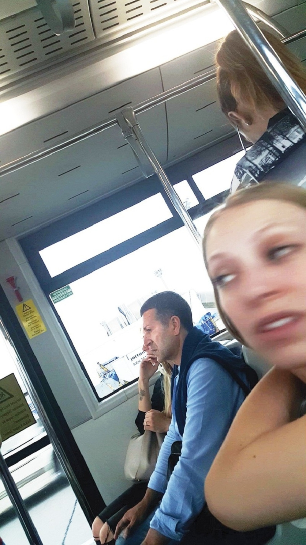 Čekaj me kod autobusa (FOTO)