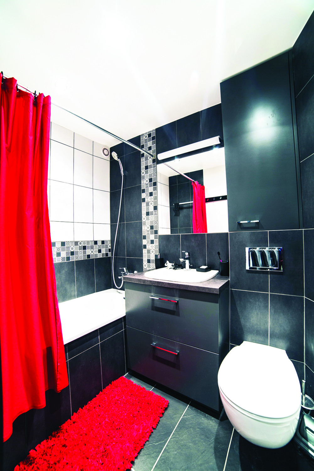 Uporne mrlje u kadi su prošlost, imamo za vas idealno rešenje od samo 2 sastojka!