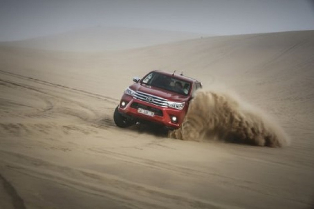 Luda vožnja po Namibiji (VIDEO)