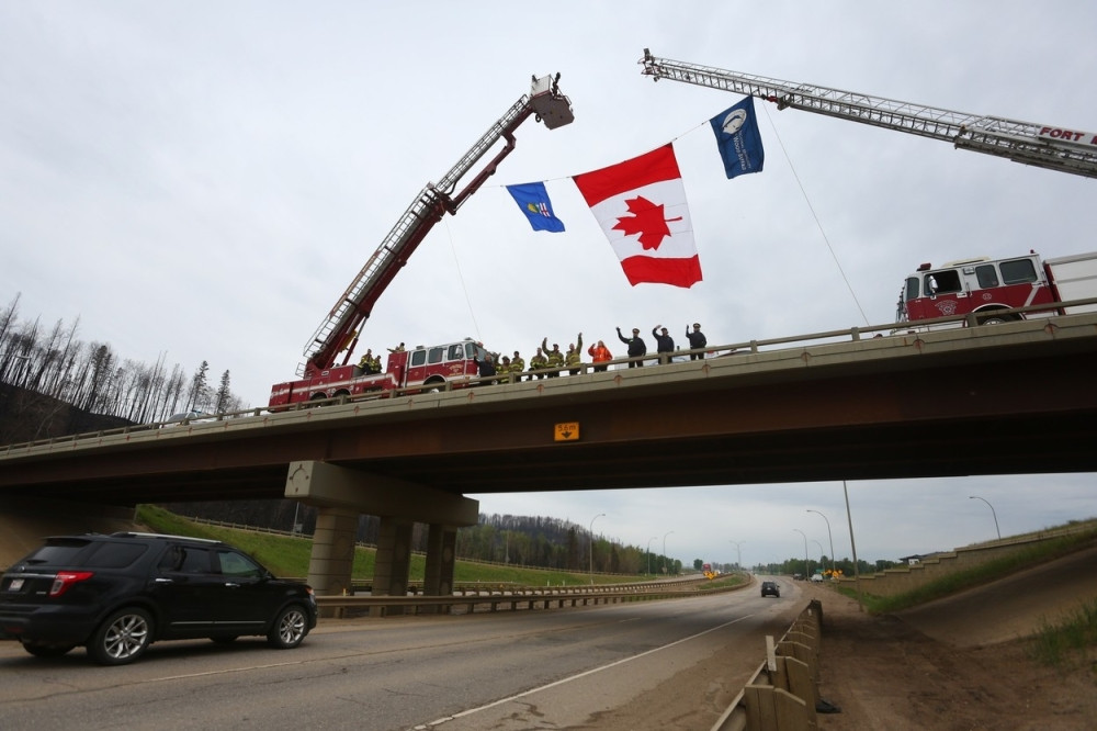Građani se vraćaju u Fort Mekmari nakon požara (FOTO)