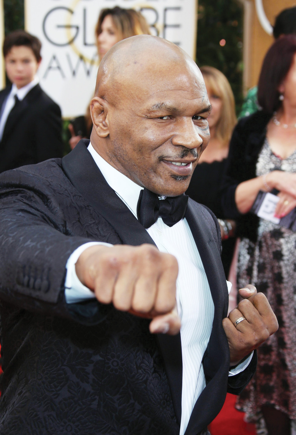 "Najopasniji borac svih vremena" se vraća u ring i napada prvaka sveta! (VIDEO)