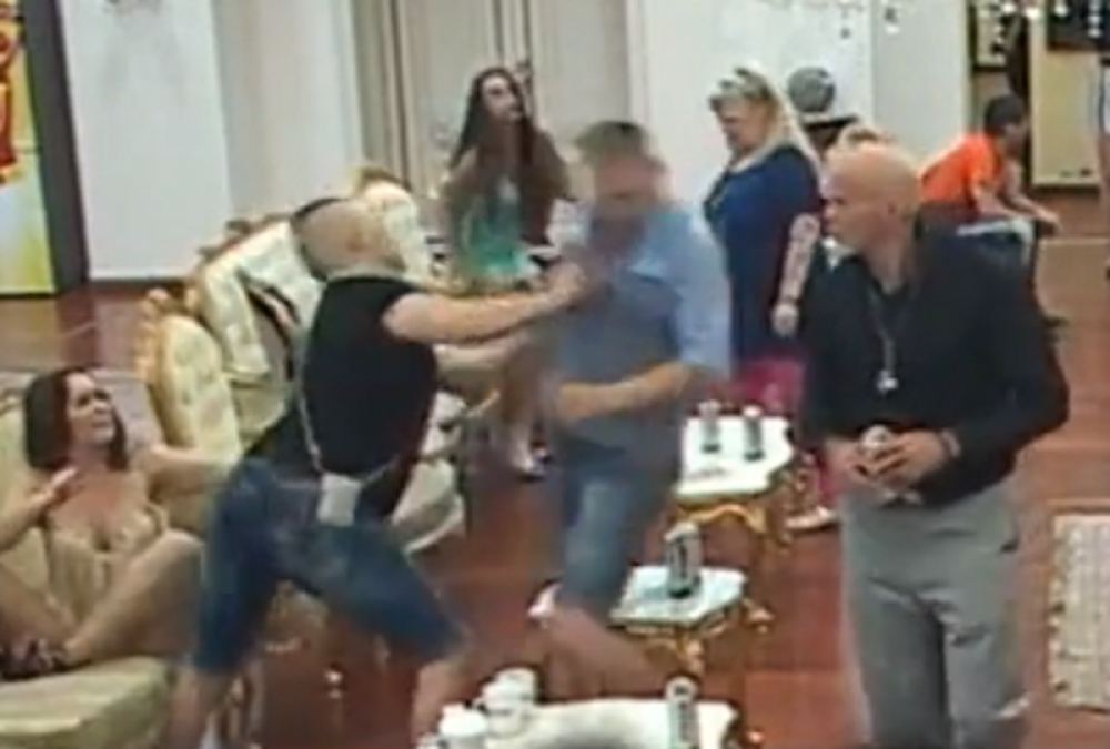 Nikola udario Brendona! (VIDEO)