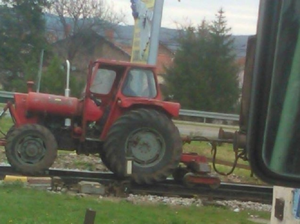 Brze pruge Srbije (2): Traktor vuče vagon
