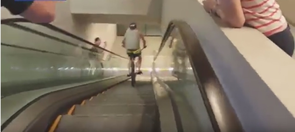 Građani se nisu snašli sa prvim pokrenim stepenicama u državi (VIDEO)