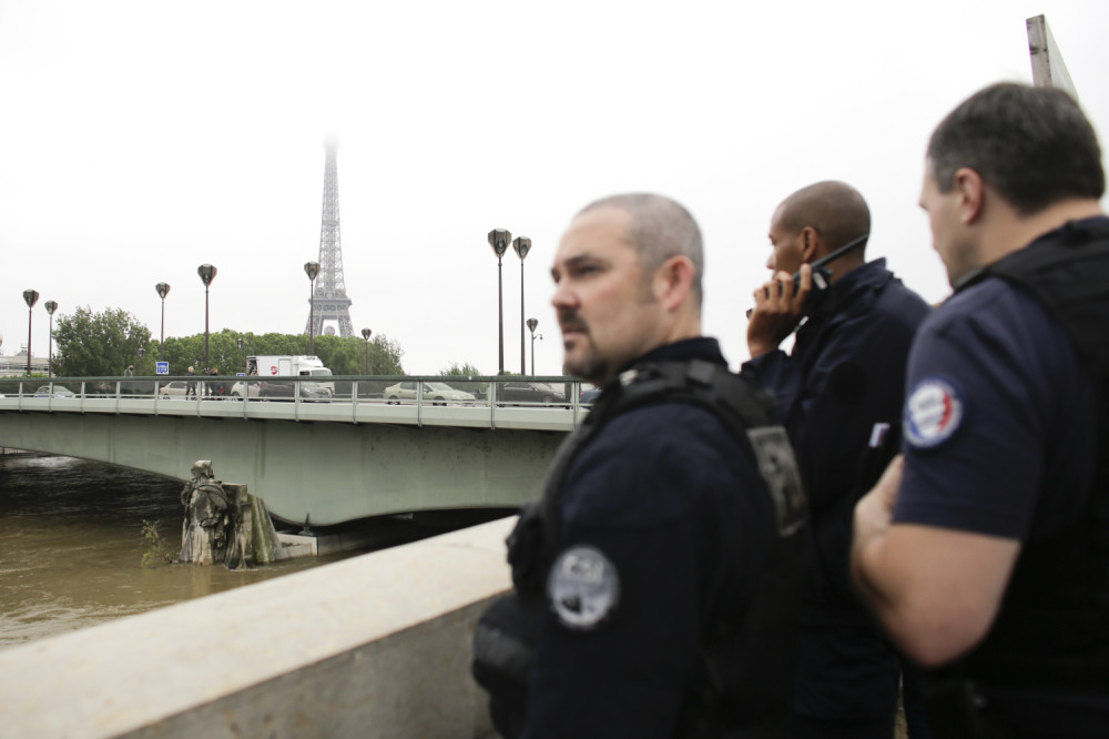 Poplava ugrozila Luvr i metro