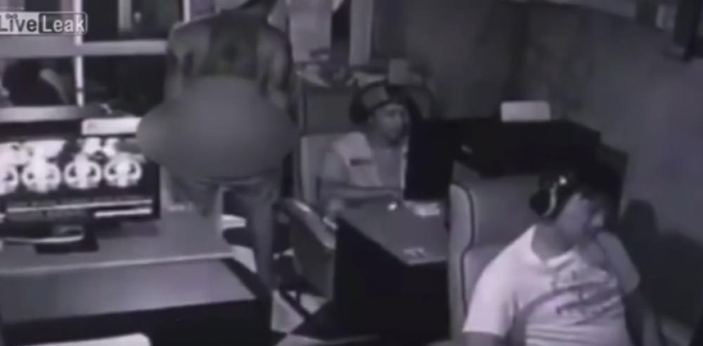 Pustio "goluba" da rastera mušterije (VIDEO)