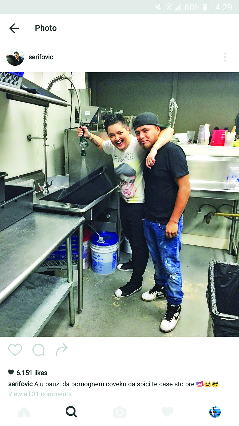 Marija Šerifović pere čaše u Americi (FOTO)