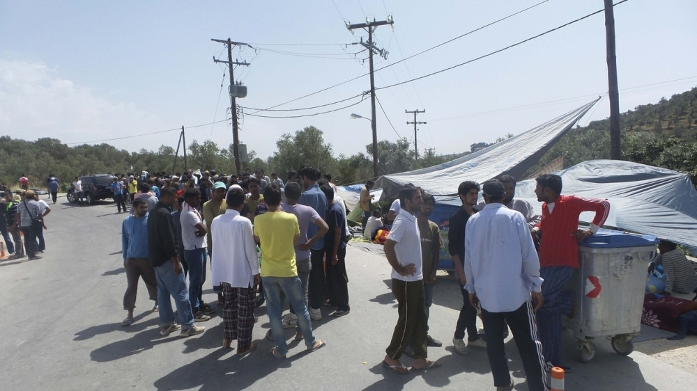 Veliki protest privrednika, migrantima nude novac da odu!