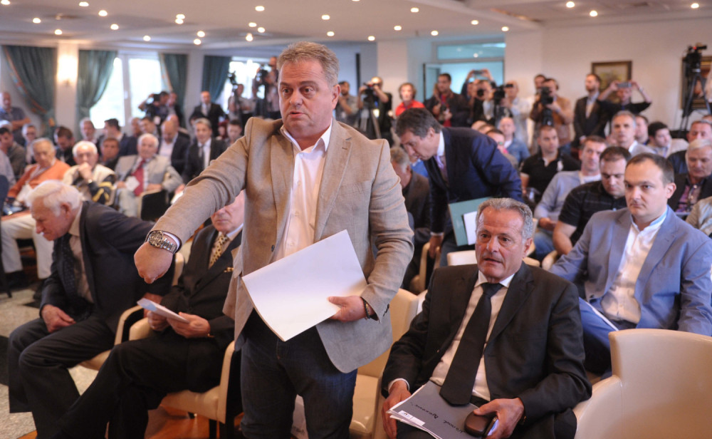 Ni pretnje vam neće pomoći!