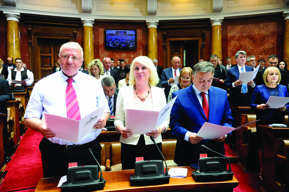 Dame i gospodo, počeo je rijaliti Skupština!