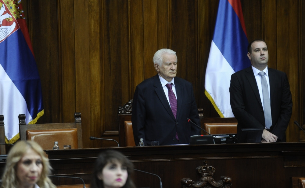 Mićunović prekinuo sednicu zbog haosa