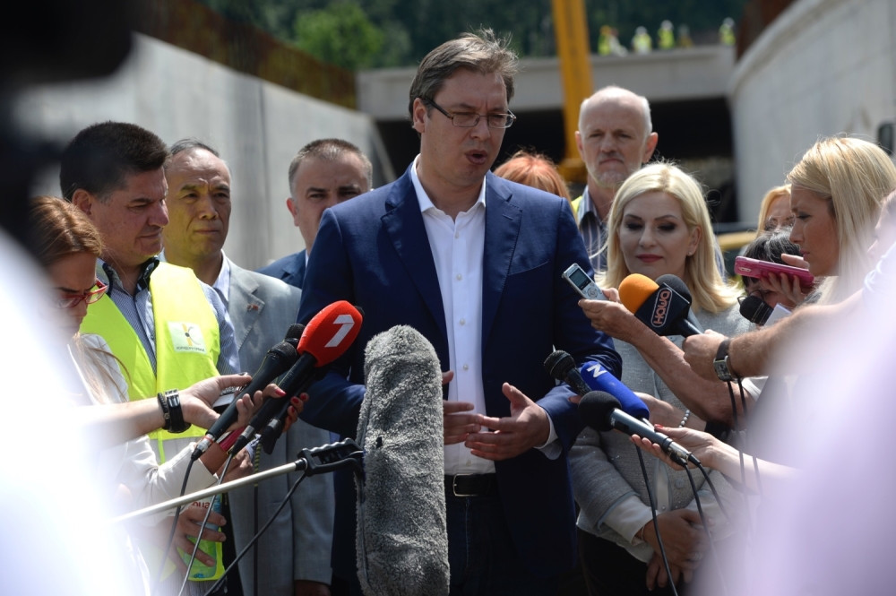 Haos u skupštini pomerio konsultacije oko vlade (FOTO)