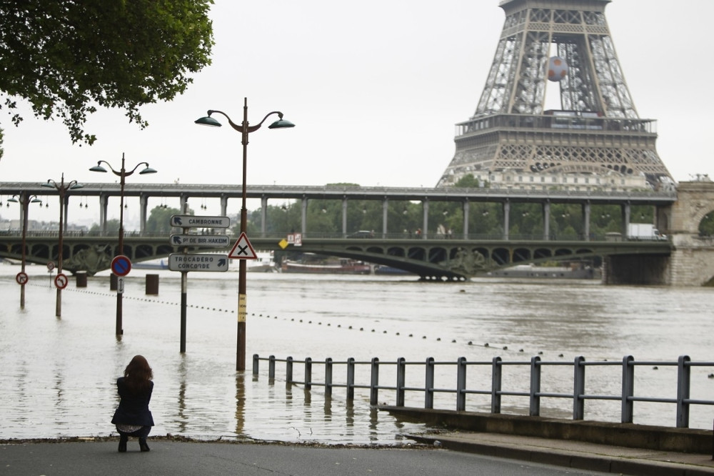 Sena  se povlači! (FOTO)