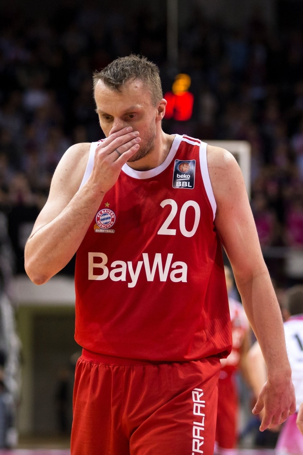 Pešić je užasan, bilo ga je briga što mi je umro otac!