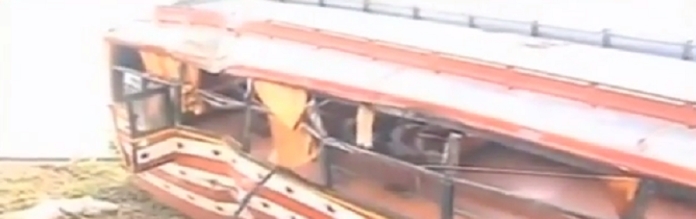 Autobus se zakucao u pokvarene automobile!