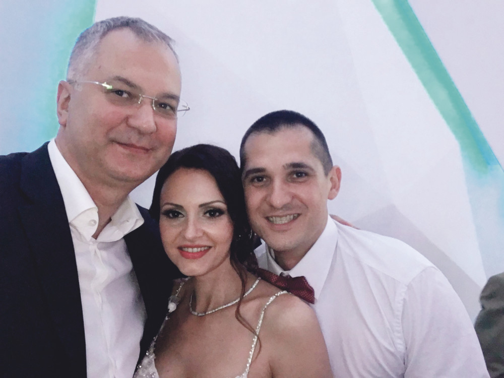 Šutanovac zapevao na svadbi! (VIDEO)