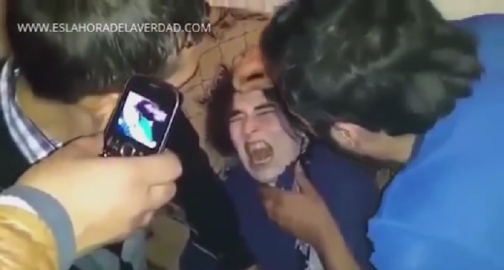 Udarcima i vatrom isteruju đavola (UZNEMIRUJUĆI VIDEO)