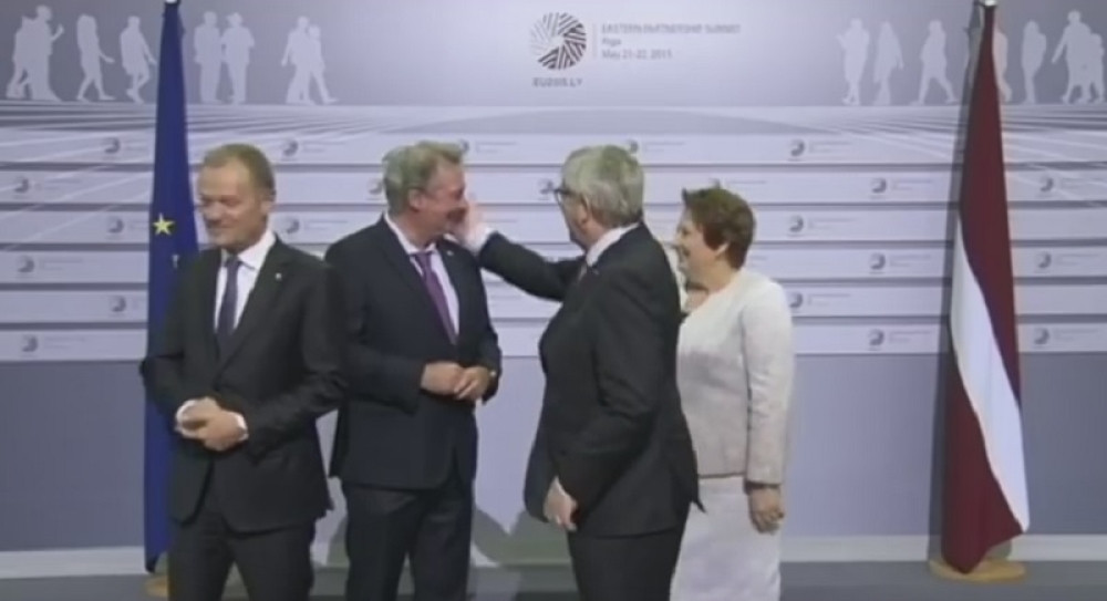 Junker lupao šamare svetskim liderima (VIDEO)