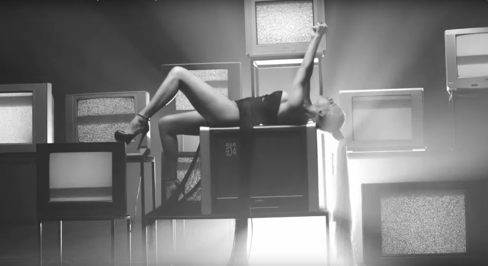 Nata se skinula u novom spotu (VIDEO)