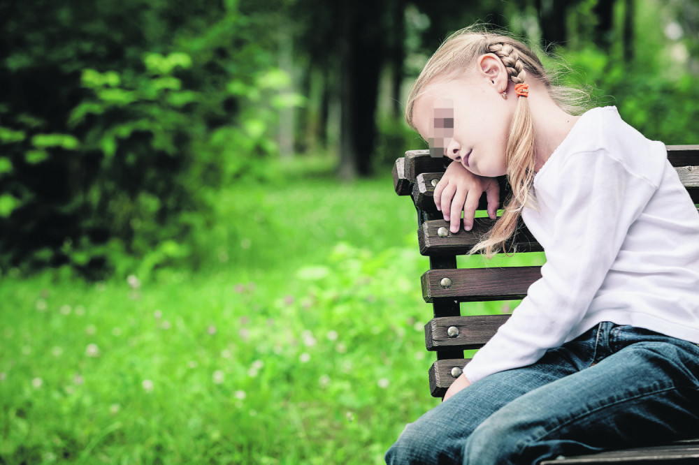 Mala Simonida (11) uputila pismo vojsci na Kosovu: Dragi vojnici, oterajte NATO sa neba! Tamo je moja mama, bojim se da je opet ne ubiju