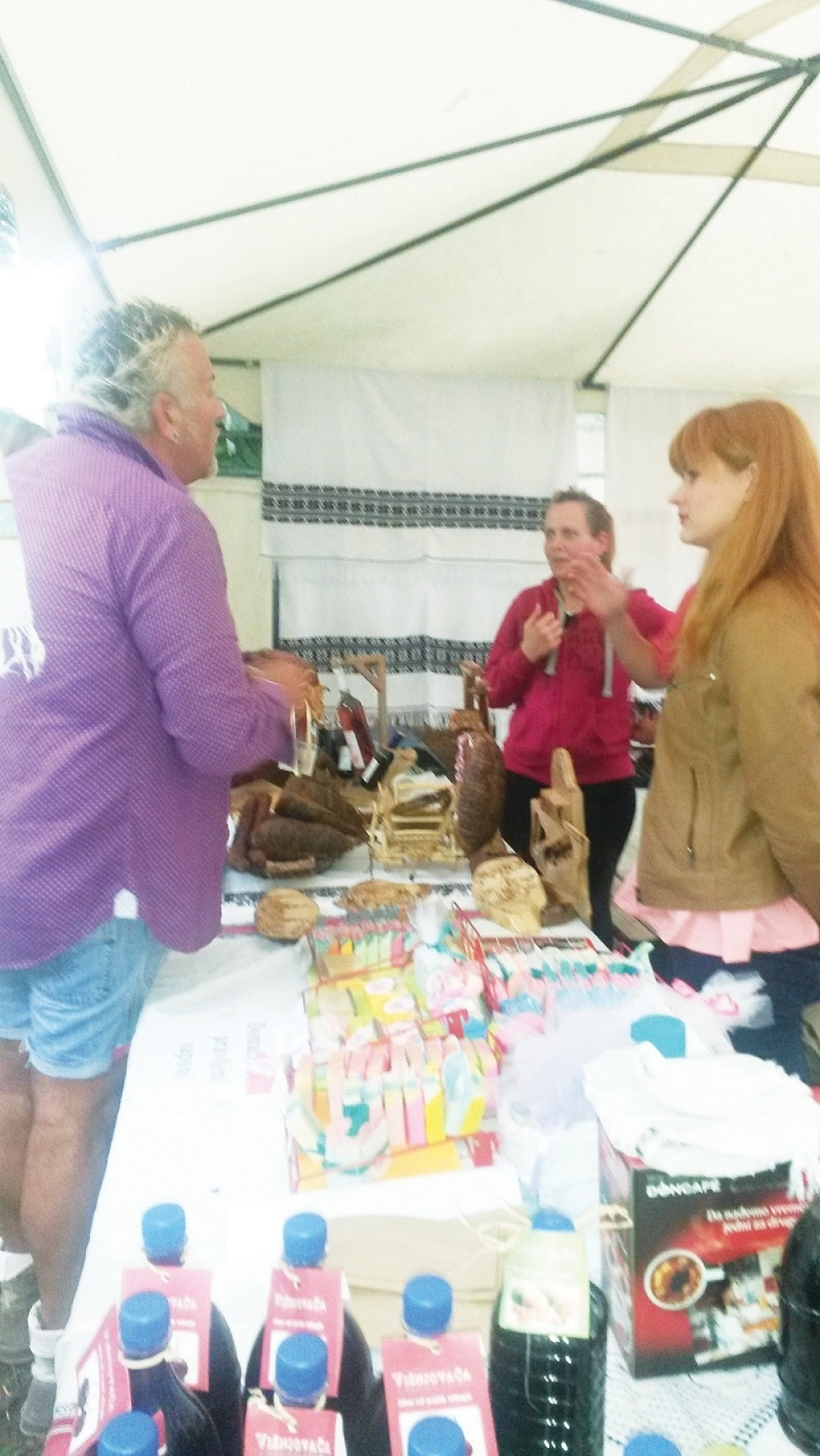 Maca se cenka za kulen! (FOTO)