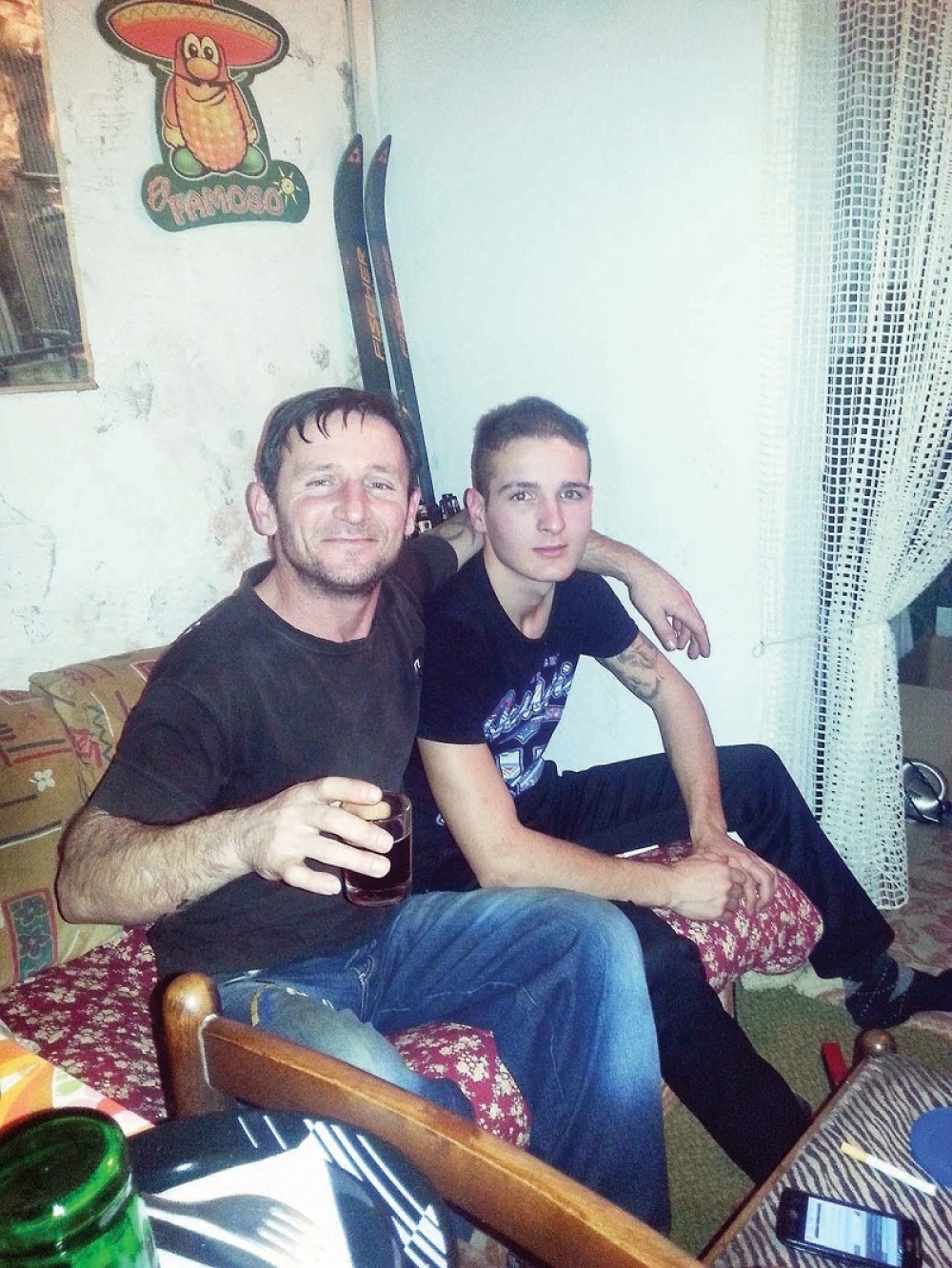 Tata me terao da ga oralno zadovoljim!