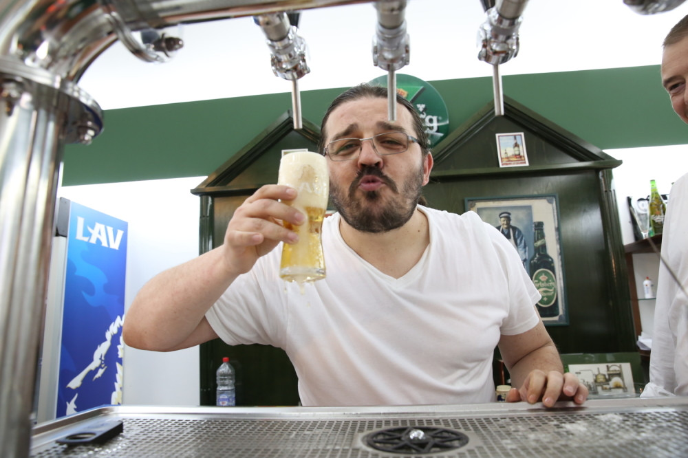 Ovu priču čitajte s kriglom u ruci! (FOTO)