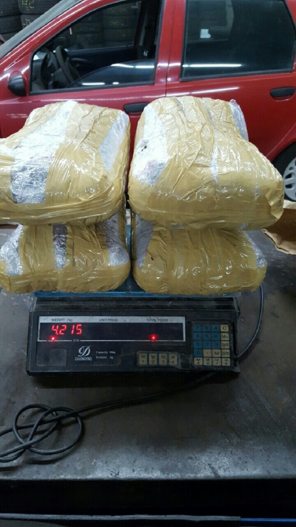 Uhapšeni s četiri kilograma marihuane (FOTO i VIDEO)