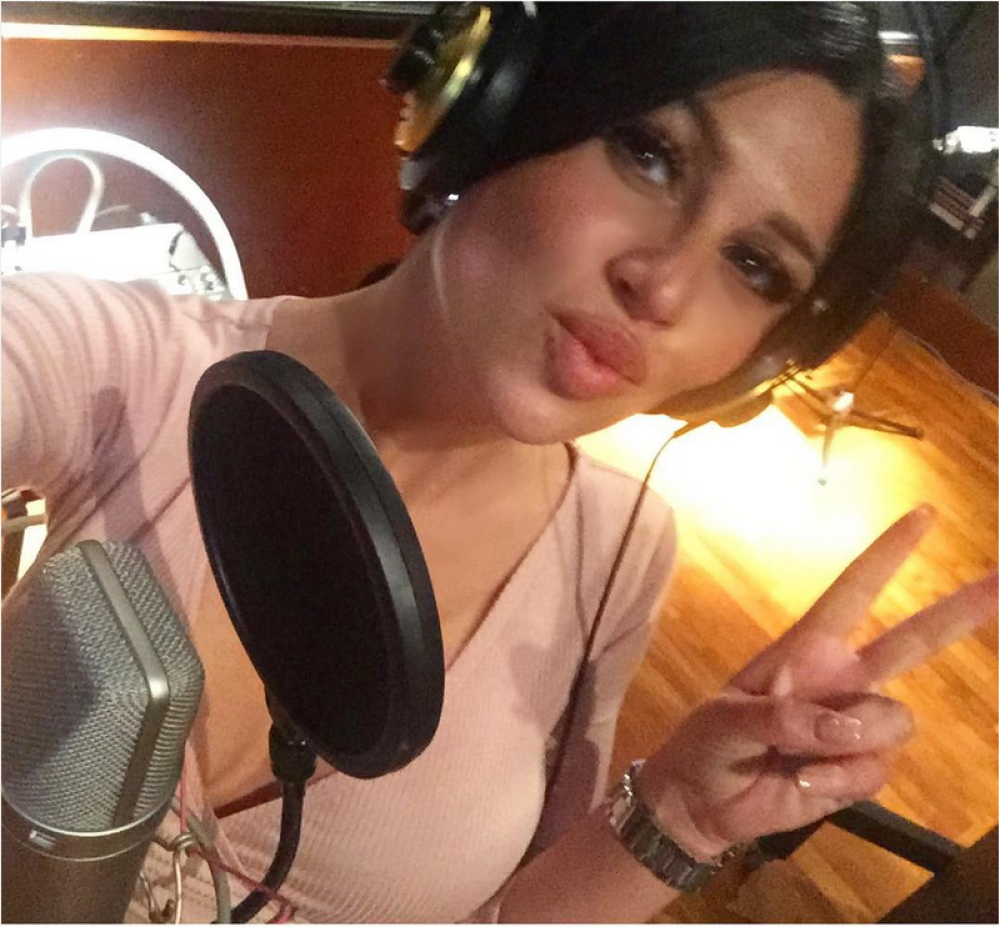 Stanija snimila pesmu!