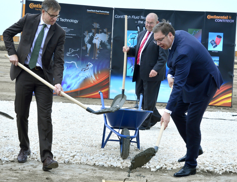 Vučić: Rušio bih i ja bagerom, ali po danu