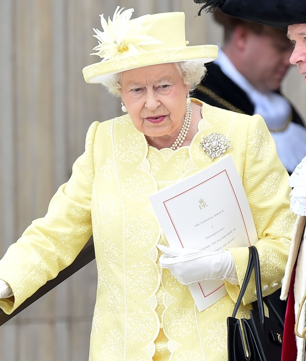 Građani Velike Britanije se klade kakav šešir će kraljica nositi na venčanju!