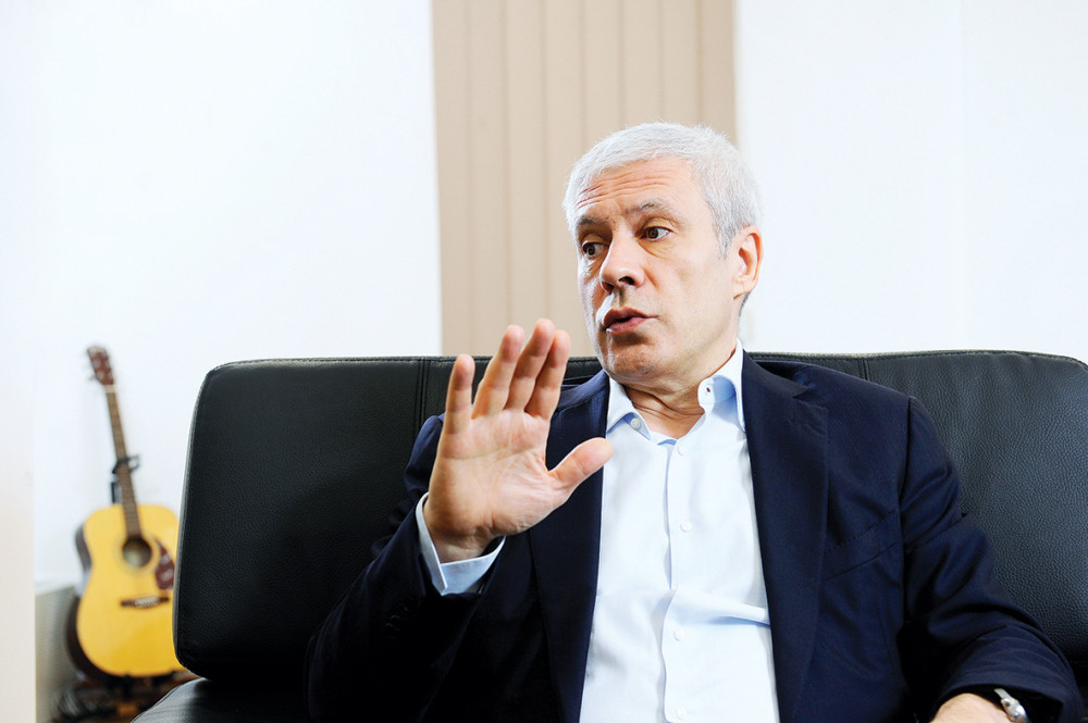 Tadić pljuno, pa polizao!