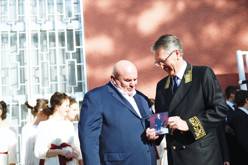 Palma poklonio voštanog Putina Rusiji (FOTO)