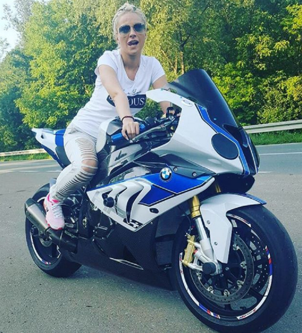 Mira Mirković kao bajkerka (FOTO)