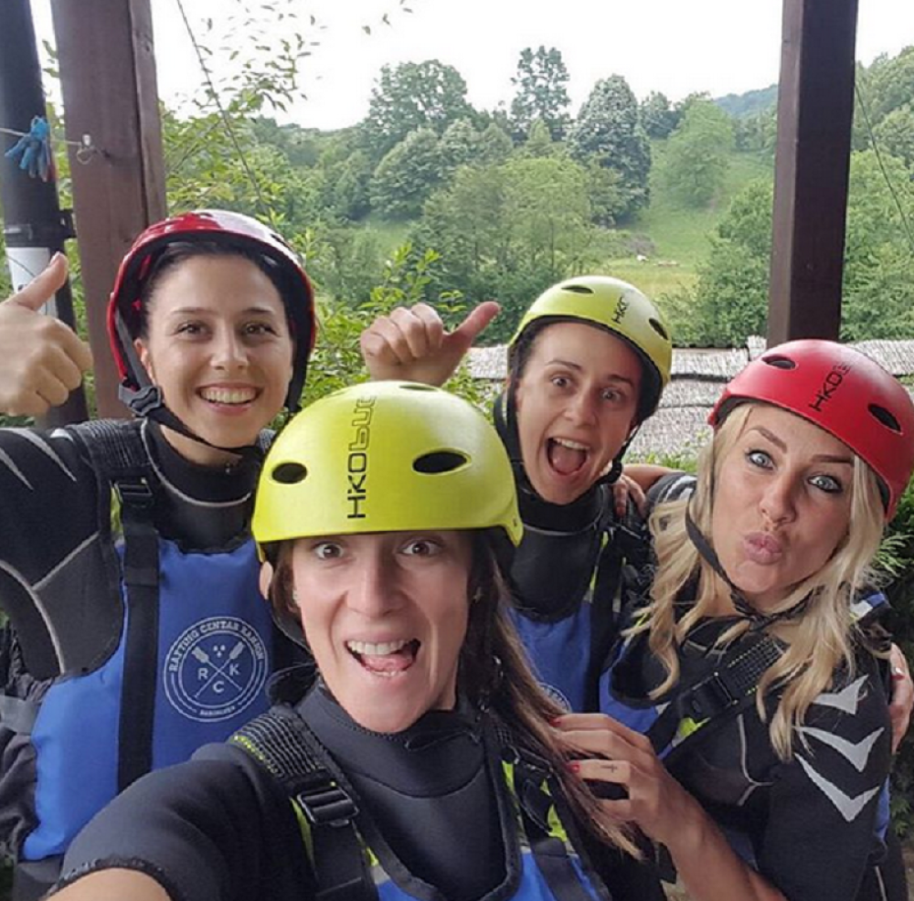 Milicu trener odvukao na rafting! (FOTO)