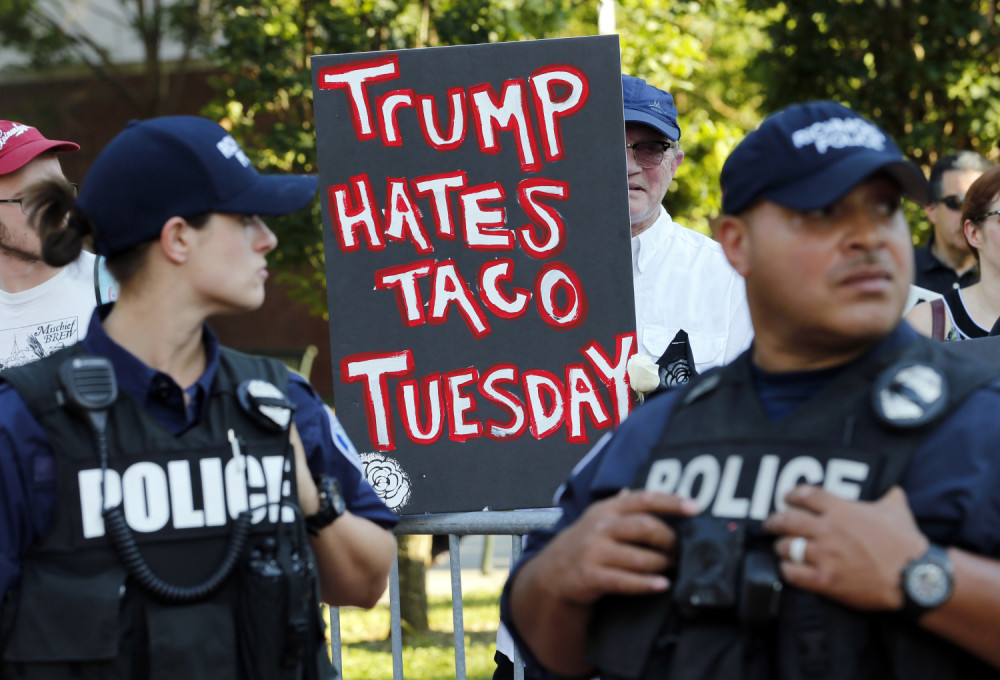 Koškanje pristalica i protivnika Trampa