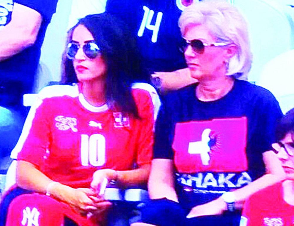 Gospođa Džaka bodrila sinove