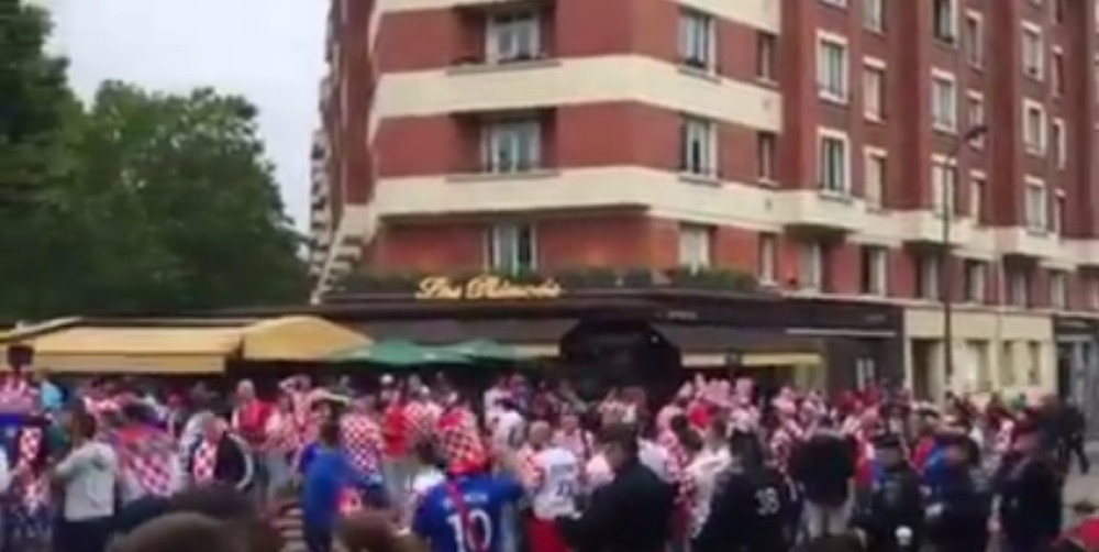 Parizom se ori: Za dom spremni!