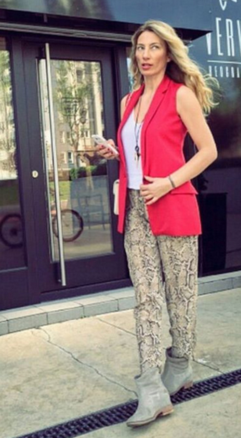 Ana Stanić prošetala tangice (FOTO)