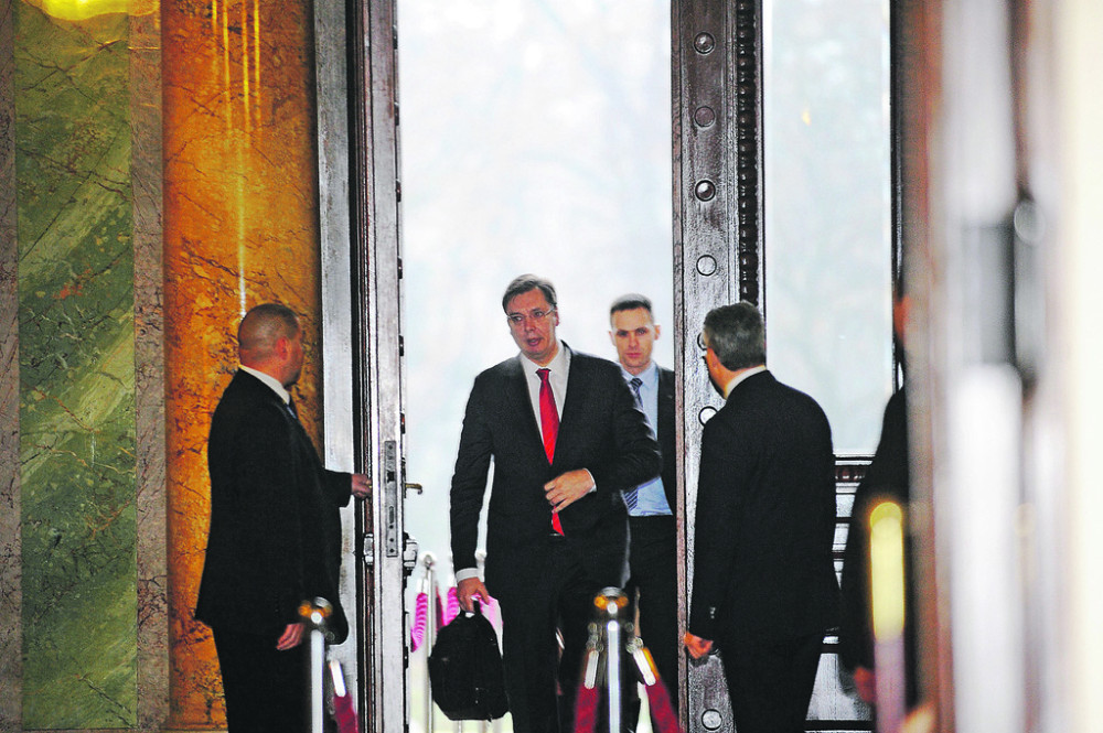 Kad Vučića nema, i ministri kolo vode!