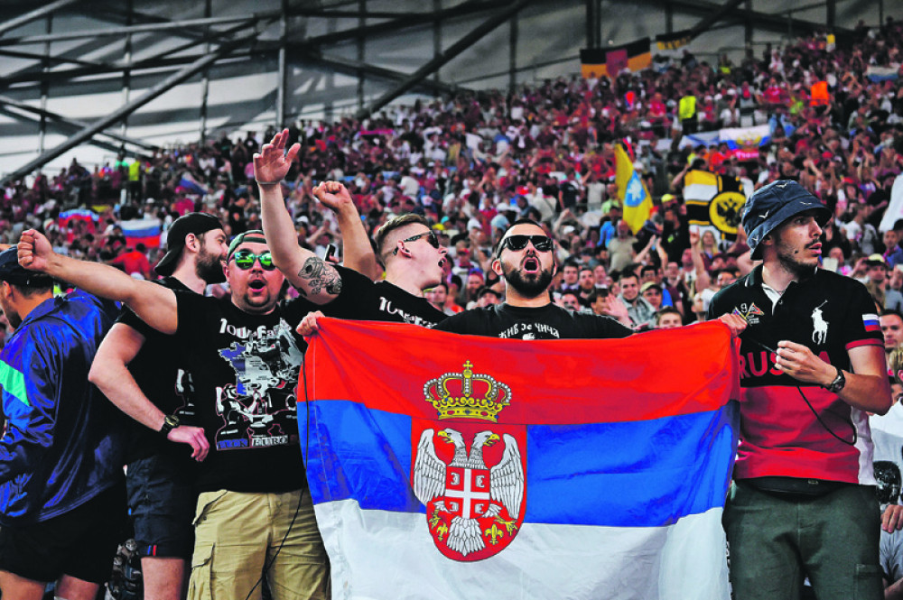 Srpski navijači divljali po Beču, blokirali saobraćaj