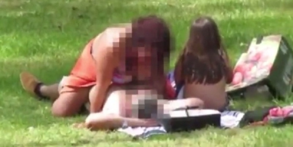 Imali seks u parku pred detetom! (VIDEO 18+)