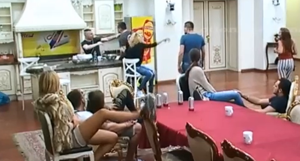 Jeb*m te u usta pede*ska! (VIDEO)