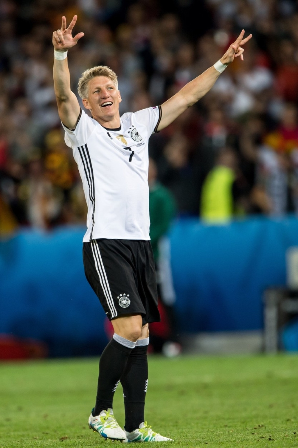 Švajni prihvata srpske običaje!