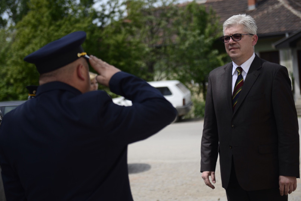 Iz magacina uskočio u direktorsku fotelju!