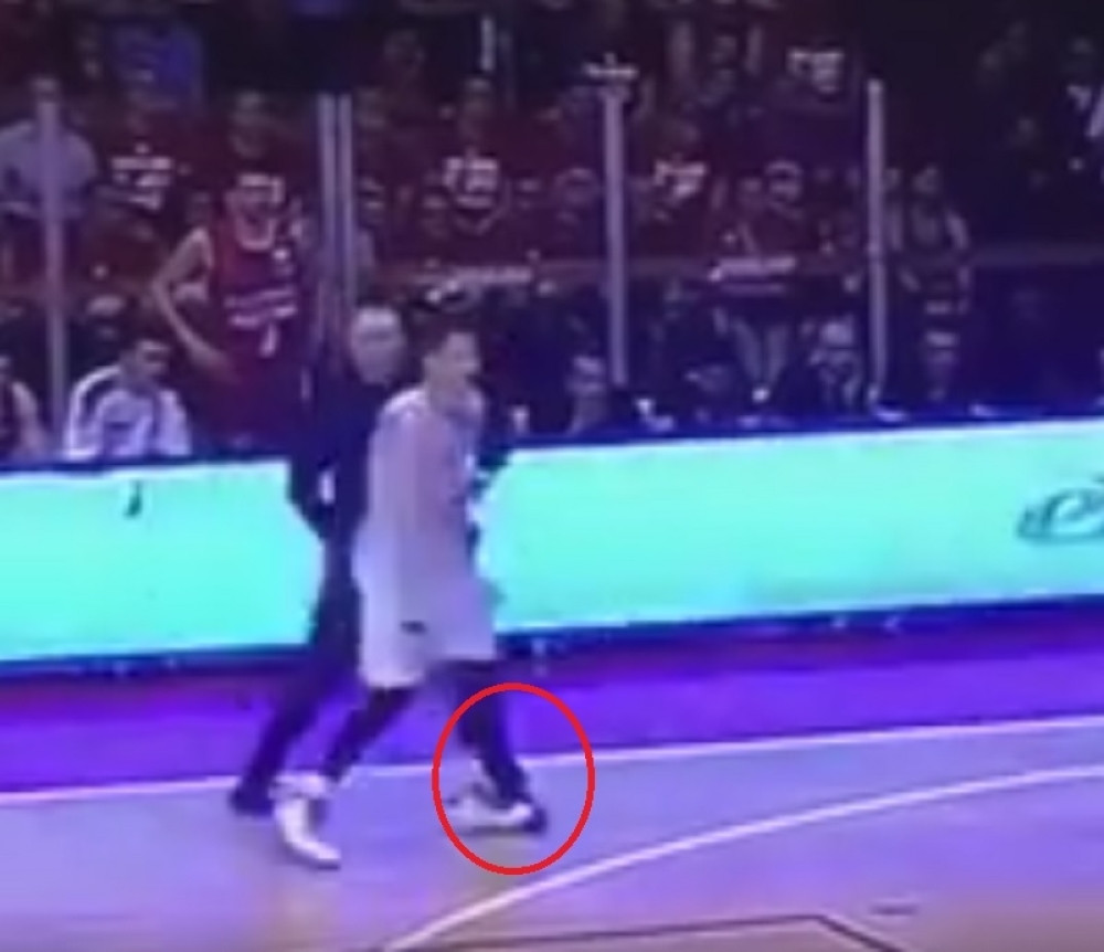 Repeša postavio nogu protivničkom igraču  (VIDEO)