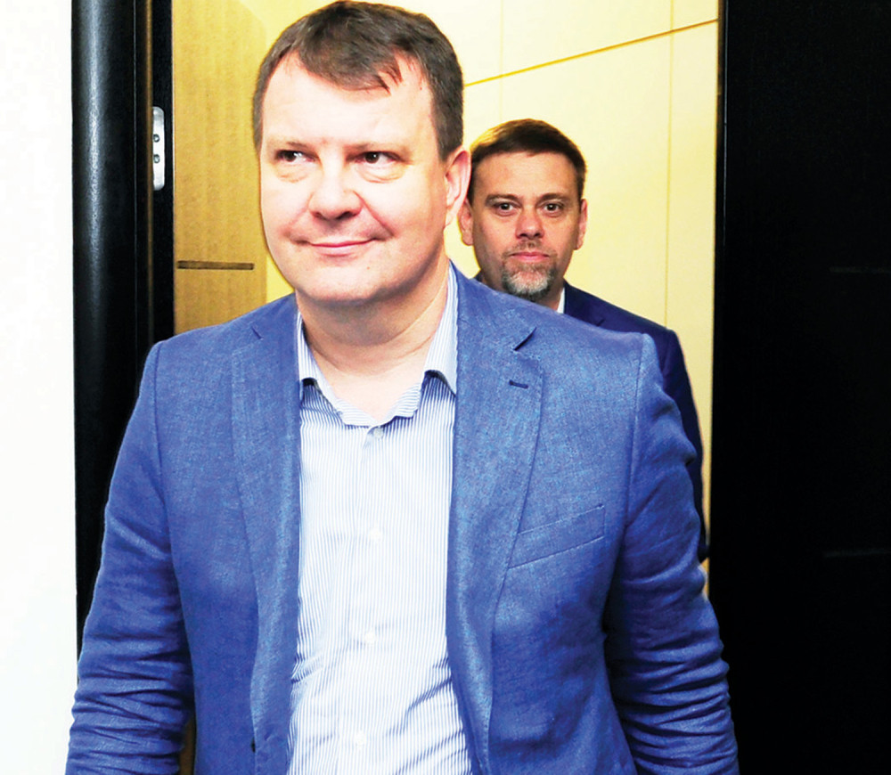 Mirović povlači nogu!