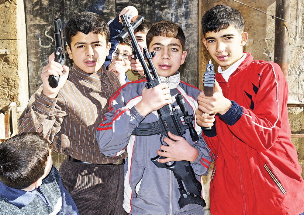 Islamisti uče decu iz BiH da seku glave!