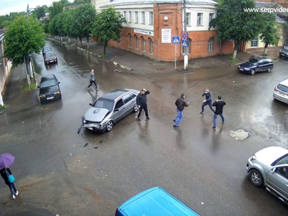 Posle udesa došlo do tuče (VIDEO)